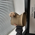 Retro minimalist khaki shoulder bucket bag with fashion logo and plush bear charm - Khaki With Star Pendant