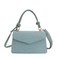 Schicke minzgrüne Handtasche mit Polka-Dot-Struktur und goldenen Metallschnallen-Details - Grün