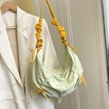 Borsa hobo in nylon verde chiaro con tracolla a ruches gialle e fiocchi - Senza Ciondolo / Verde