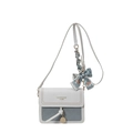 Bolso bandolera azul y blanco con textura tejida, pañuelo de seda y letras de moda - Azul