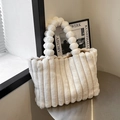 Elegante borsa tote in peluche bianco crema con strisce verticali e manico a bolle chic - Bianco avorio