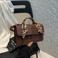 Bolso bandolera cuadrado marrón con patchwork texturizado y asa de pañuelo leopardo - Talla única / Marrón