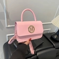 Borsa a mano rosa lucida in ecopelle con logo M dorato e manico in stile sofisticato - Rosa