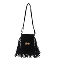 Bolso bandolera bohemio de gamuza negra con flecos largos y cuentas de madera decorativas - Negro