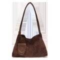 Minimalistische dunkelbraune Wildleder-Schultertasche mit passendem Mini-Beutel-Anhänger - Braun