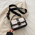 Bolso pequeño blanco con estampado de cerezas, borde negro y correa ancha negra - Negro sin Colgante