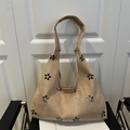 Bolso hobo de ante beige con diseño floral troquelado y gran capacidad para uso diario - Caqui