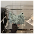 Hellgrüne Cord-Schultertasche mit schwarzem Schleifenprint und Scrunchie-Griff - Grün