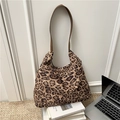 Bolso tote vintage con estampado de leopardo y correa marrón para estilo casual - Caqui