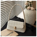 Dettaglio della borsa in tweed crema con chiusura a scatto dorata e trama intrecciata - Bianco avorio