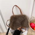 Braune Kunstpelz-Tasche mit Lederriemen und abnehmbarem Crossbody-Schultergurt - Kaffeebraun