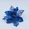 Detailaufnahme einer blauen Glitzer-Kunstblume mit filigranem, ausgehöhltem Blütenblatt - Blau / 15CM