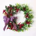 Ghirlanda patriottica del 4 luglio con bacche rosse, pigne e fiocco bandiera USA - Stile Fiocco in Iuta Bacche Rosse / 40CM