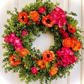 Künstlicher Frühlingskranz mit Buchsbaumblättern, orangen Ranunkeln und rosa Hortensien - Orangerote Kamelie