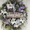 Ghirlanda di fiori finti con rose e targa in legno 'hey y'all' per decorazione porta - Magnolia Bianco Crema