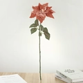 Detail einer Weihnachtsstern-Blume aus Samt mit realistischer Textur für die Deko - Rosa