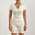 Conjunto de yoga de punto acanalado con top corto de cuello en U y pantalones - M / Blanco