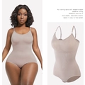 Body contenitivo taglie forti beige con spalline regolabili e controllo dell'addome - S / Nudo