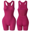 Naadloze geribbelde yoga jumpsuit voor dames met racerback hol ontwerp in roze rood - S / Rozerood