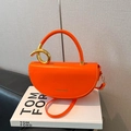 Bolso de montura naranja vibrante con moderno asa dorada trenzada y bandolera - Naranja