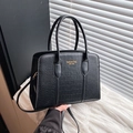 Sac Boston noir à motif crocodile avec doubles poignées et lettrage doré New York - Noir