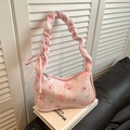 Borsa a spalla rosa a fiori in seersucker con tracolla arricciata e stampe rose - Rosa