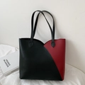 Große Shopper-Tasche im schicken Schwarz-Weinrot-Kontrastdesign mit schmalen Schultergurten - Schwarz