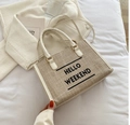Chique canvas draagtas in beige met zwarte 'HELLO WEEKEND' print en witte lederen bies - Beige