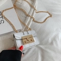 Mini weiße Umhängetasche mit Krokodilprägung und goldfarbener Kette für Damen - Weiß