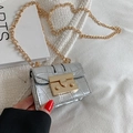 Mini sac à chaîne argenté à motif crocodile avec boucle dorée et design chic compact - Argent