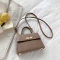 Borsa a mano marrone goffrata coccodrillo con chiusura a scatto dorata da donna - Cachi