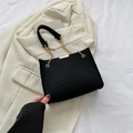 Sac bandoulière élégant en relief crocodile noir avec chaîne dorée et cuir - Noir