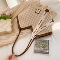 Beige Stroh-Tote-Tasche mit braunem Lederbesatz und Marken-Stoffgurt für den Sommer - Weiß und Braun