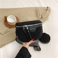 Sac poitrine noir à strass avec bandoulière chevron et mini pochette ronde - Noir