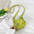Mini sac besace en cuir PU vert avec chaîne dorée et bandoulière réglable - Vert clair