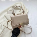 Bolso bandolera beige con relieve de cocodrilo, asa con nudo y cierre dorado - Caqui
