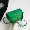 Borsa a sella verde brillante in pelle sintetica con scritte bianche a rilievo alla moda - Verde
