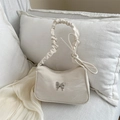 Sac à bandoulière crème avec poignée à cordon et ornement papillon argenté - Blanc