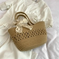 Khaki Stroh-Einkaufstasche mit eleganter weißer Spitzenschleife für den Sommer - Khaki