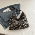 Elegante borsa tote in tela leopardata con grande capacità e design stile hobo bag - Cachi