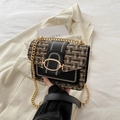 Elegante tweed schoudertas in bruin en zwart met grote gouden ovale metalen gesp detail - Zwart