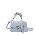 Gesteppte hellblaue Umhängetasche mit Herzverschluss, Scrunchie-Griff und kleiner Tasche - Blau