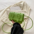 Mini borsa a tracolla quadrata verde erba in pelle PU con doppia fibbia e tracolla sottile - Verde