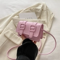 Mini borsa quadrata rosa chiaro in pelle PU con doppia fibbia e tracolla sottile - Rosa
