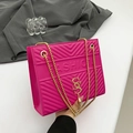 Modische steppte quadratische Umhängetasche in Rosérot mit Goldkette und Metalllogo - Rosarot