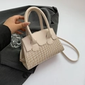 Sac bandoulière beige chic avec texture crocodile et poignée supérieure élégante - Blanc