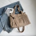 Nylon-Tragetasche in hellem Khaki mit verstellbarem Gurt und vielen praktischen Taschen - Khaki