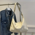 Schicke cremeweiße Hobo-Schultertasche mit strukturiertem Patchwork-Leder und Design - Weiß