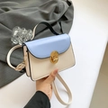 Bolso bandolera de estilo francés en ecocuero azul claro y crema con hebilla dorada - Azul