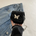 Elegante schwarze Umhängetasche mit silberner Schmetterlingsschnalle und Gliederkette - Schwarz